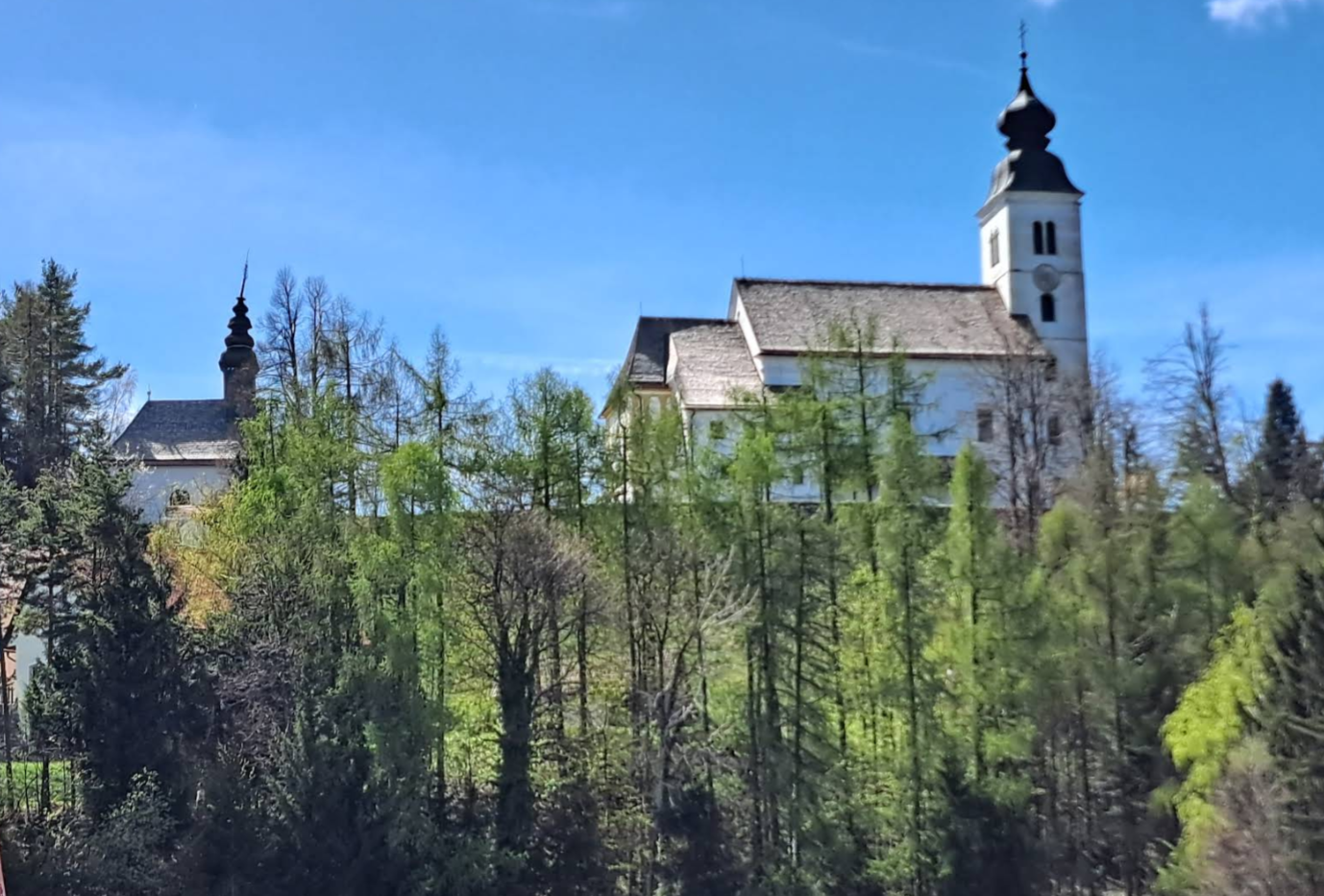Sveti Duh na Ostrem vrhu - Župnijska cerkev Svetega Duha na Ostrem vrhu - Szentlélek-plébániatemplom a Ostri vrh tetején (904 m)