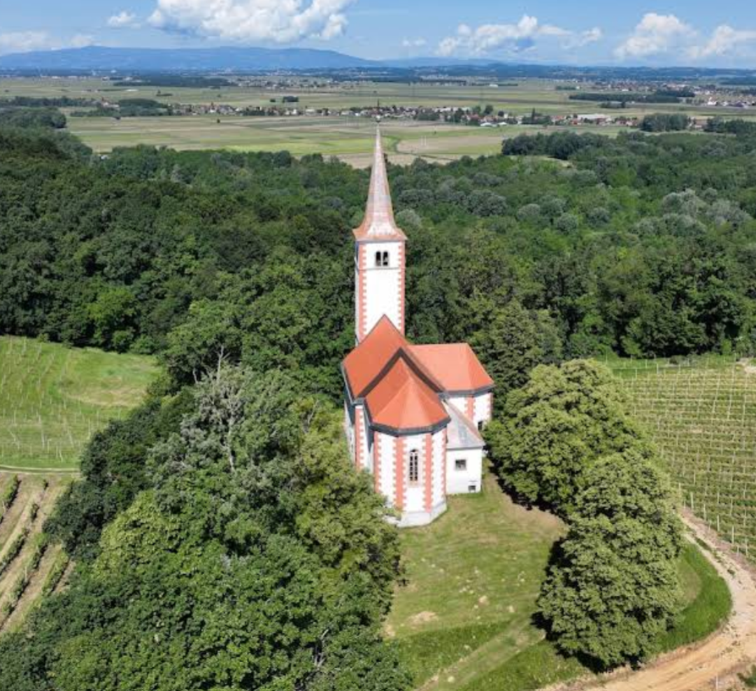 Zavrč - Cerkev sv. Marija Vnebovzeta - Nagyboldogasszony-templom