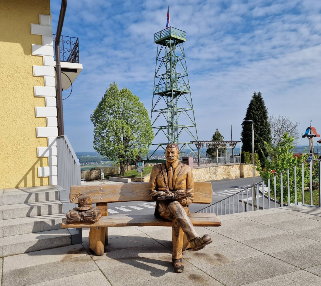 Spomenik, Rudolf Maister - Rudolf Maister padon ülve, bronz szobor