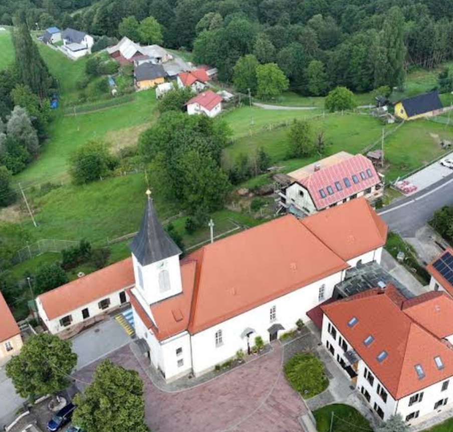 Zgornja Velka - Župnijska cerkev Marije Snežne - Havas Boldogasszony-plébániatemplom