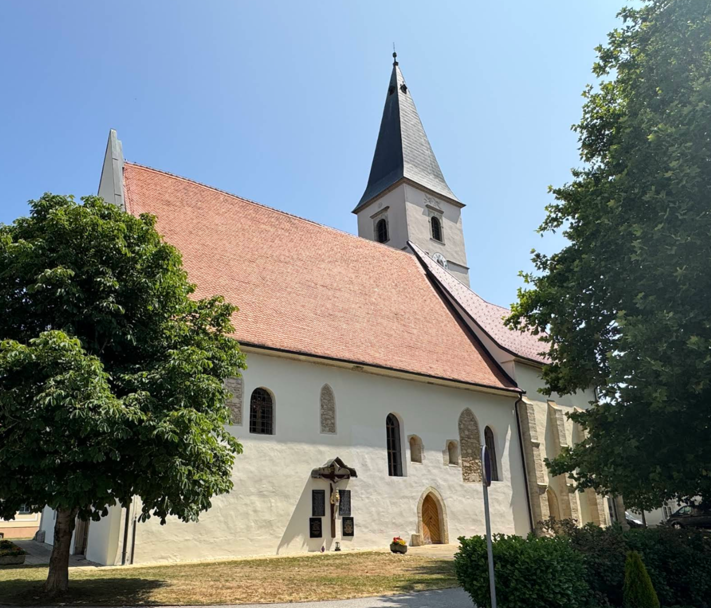 Apače - Župnijska Cerkev Marijinega vnebozetja - Nagyboldogasszony rk.templom