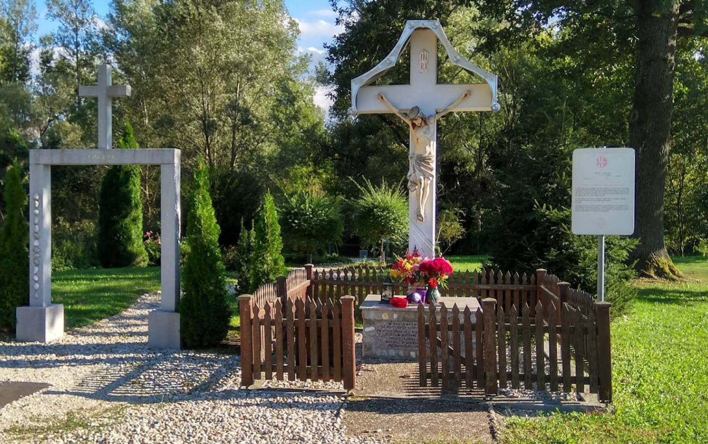 Hotiza - Murarév - Spominski križ - kőkereszt korpusszal