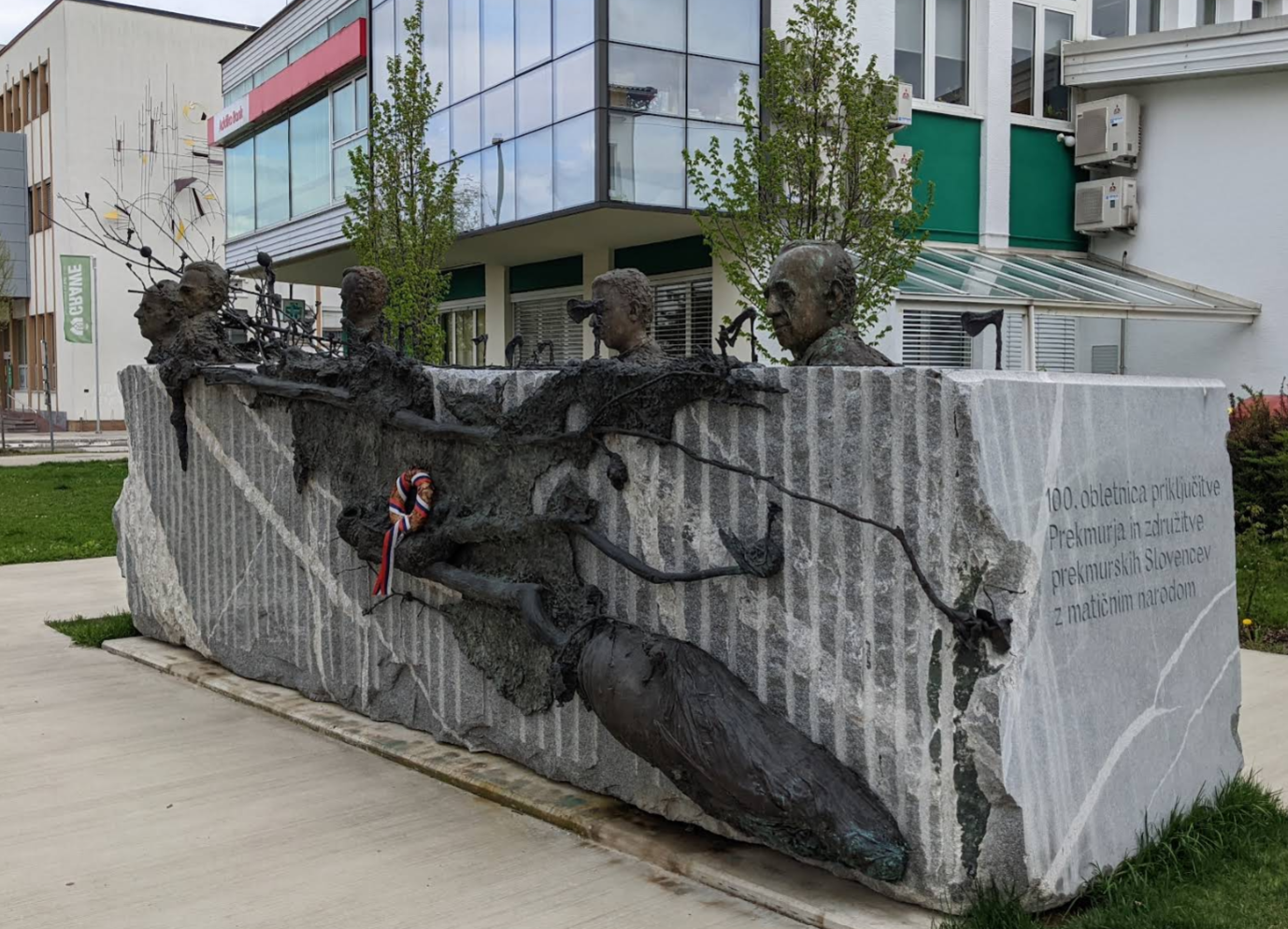 Murska Sobota (Muraszombat) - Spomenik ob 100. obletnici priključitve Prekmurja - A Muravidék Szlovéniához csatolásának emlékműve