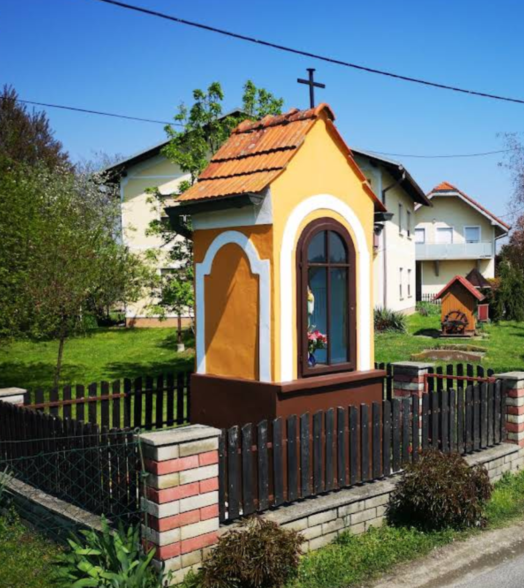 Srednja Bistrica - Középbeszterce - Kapelica - Jézus Szíve-szobor kiskápolnában