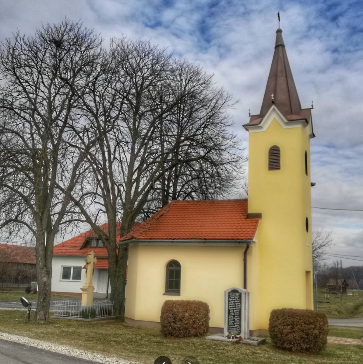 Kapelica svetega Florijana - Szent Flórián-kápolna a tűzoltószertár mellett