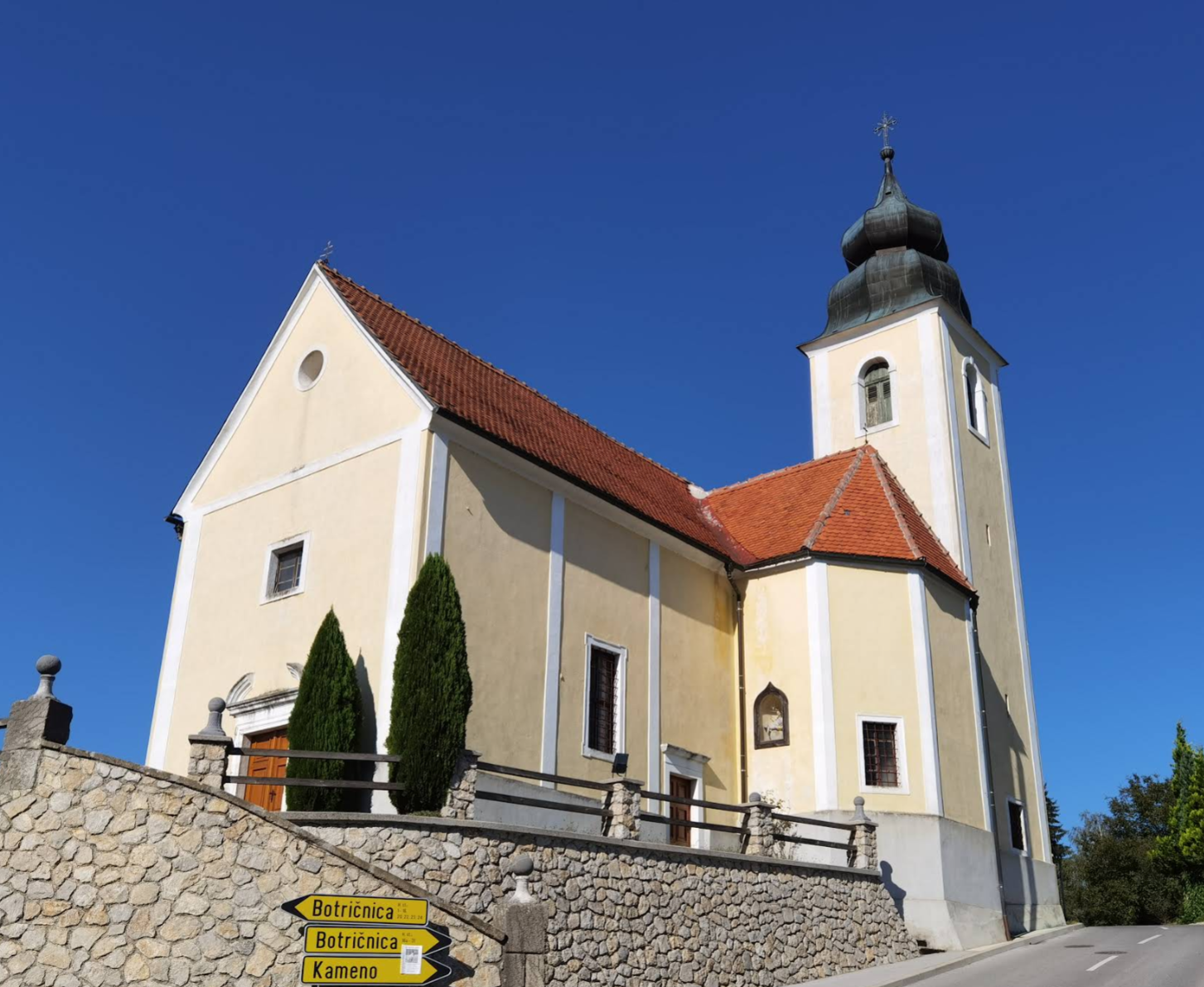 Botričnica - Cerkev Marije sedem žalosti - Hétfájdalmú Szűz-templom