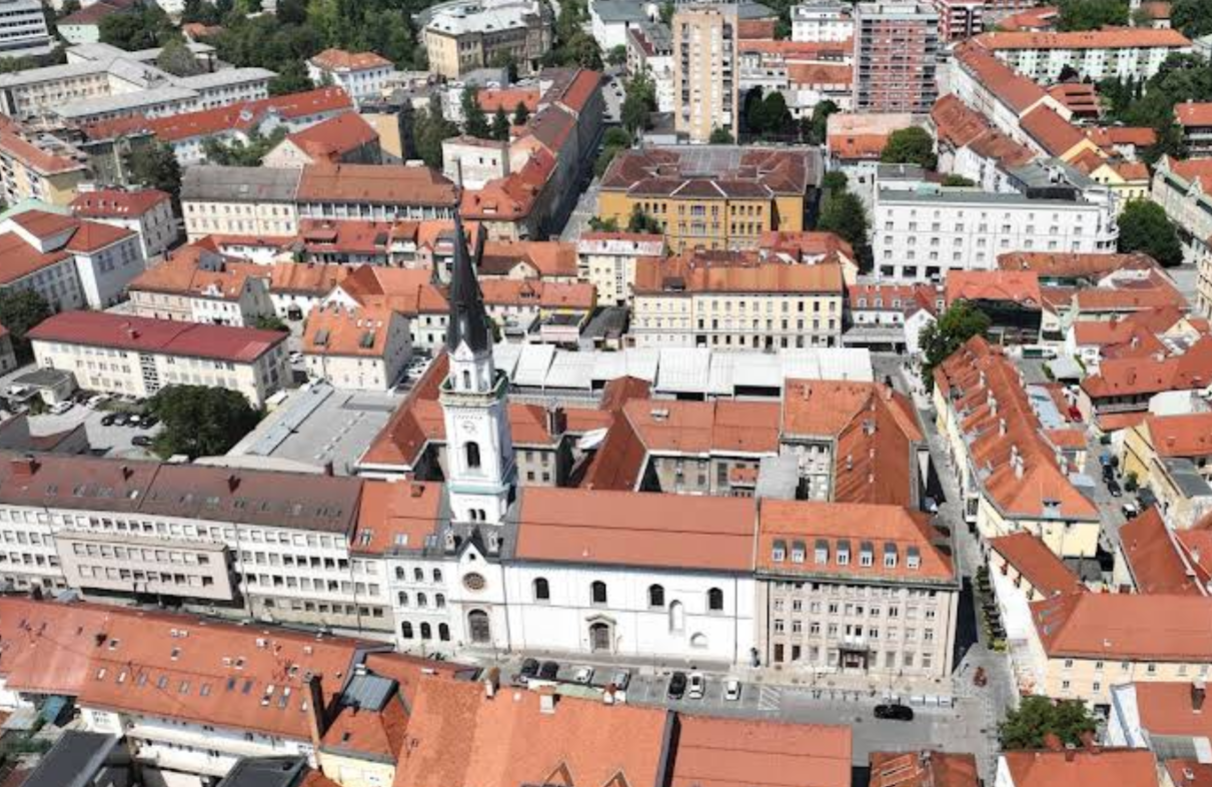 Celje - Cerkev Marijinega vnebovzetja, Minoritski samostan - Szűz Mária-Mennybemenetele-templom, minorita kolostor
