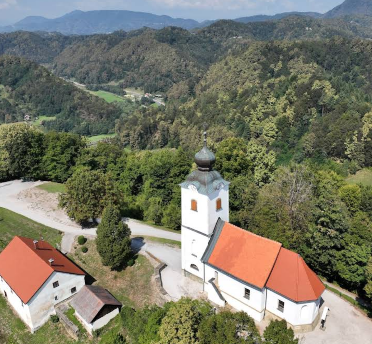 Dobovec pri Rogatcu - Župnijska cerkev sv. Roka - Szent Rókus-plébániatemplom