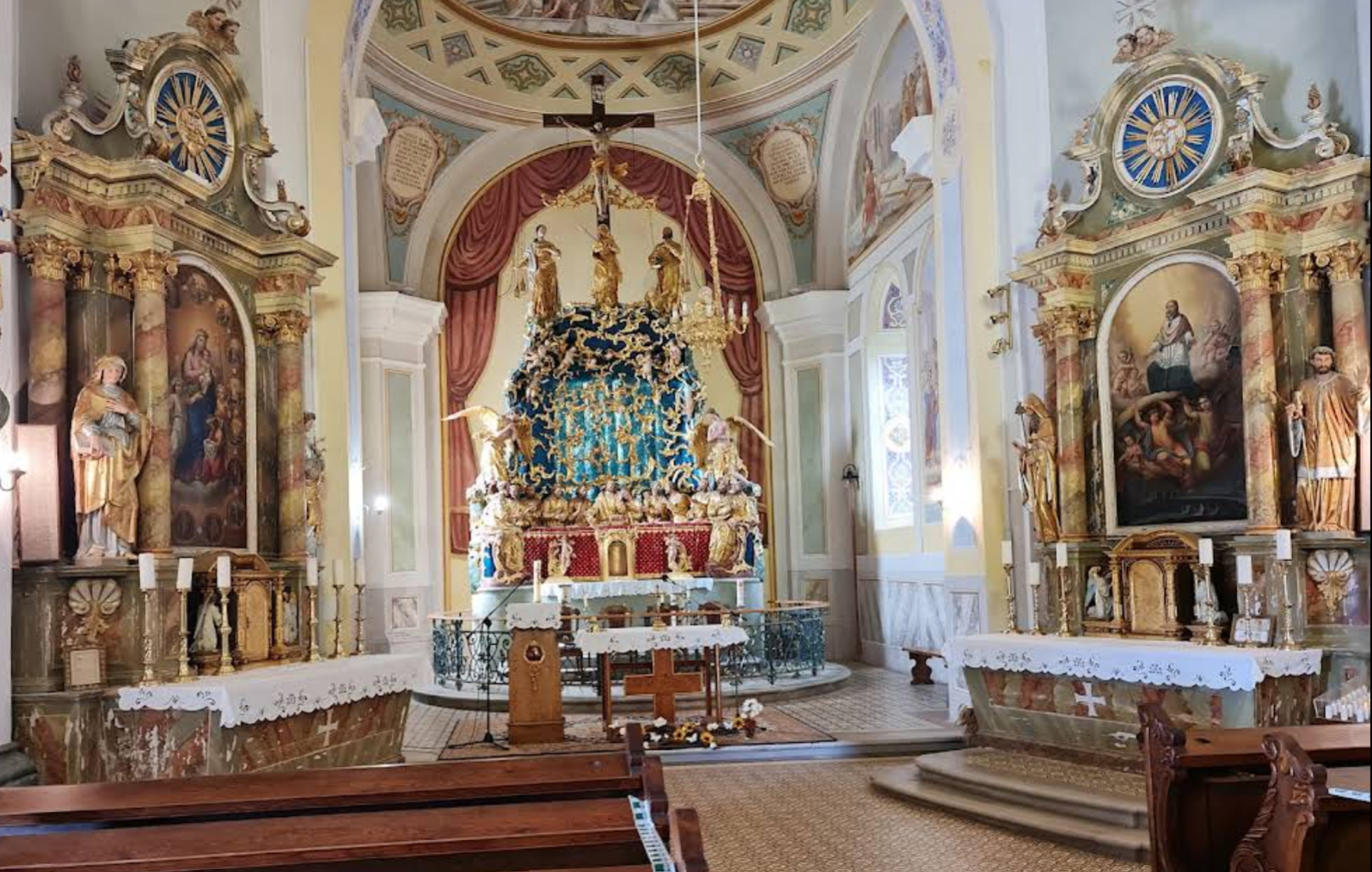 Dobrič - Župnijska cerkev sv. Križa na gori Oljki - Szent kereszt-plébániatemplom az Oljki hegyen (733 m)