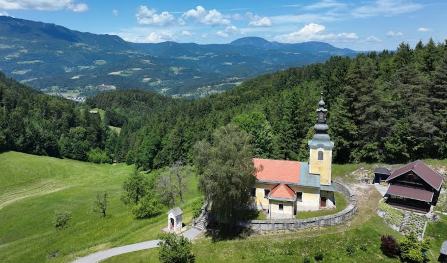 Dobrovlje - Cerkev sv. Urbana - Szent Orbán-templom