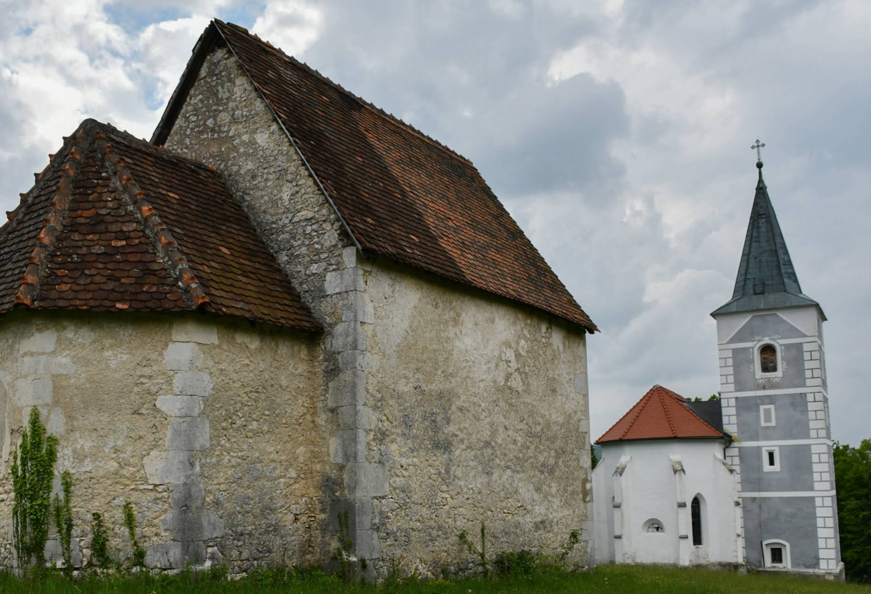 Gradišče nad Podsredo - Cerkev Marije sedem žalosti, Stara sv. gora nad Podsredo - Hétfájdalmú Szűzanya-templom a Szent öreghegyen (386 m)