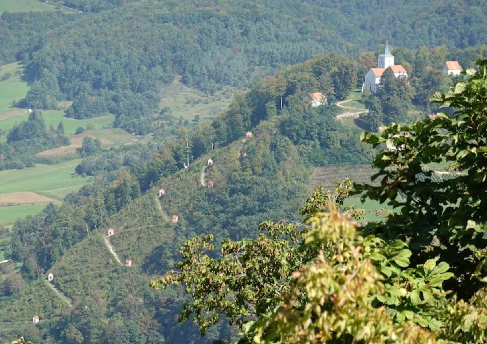 Gradišče nad Podsredo - Cerkev Marije sedem žalosti, Stara sv. gora nad Podsredo - Hétfájdalmú Szűzanya-templom a Szent öreghegyen (386 m)