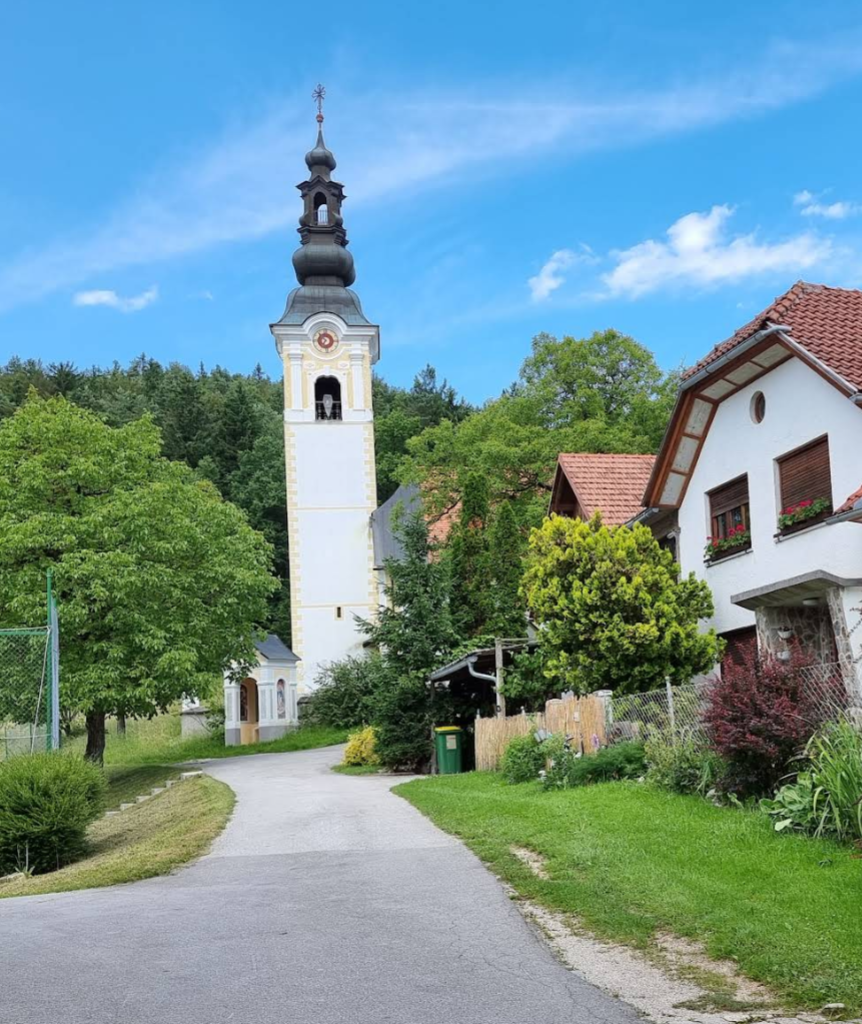 Lepa Njiva - Cerkev Matere božje - Szűz Mária, az Isten gondviselés Anyja-templom