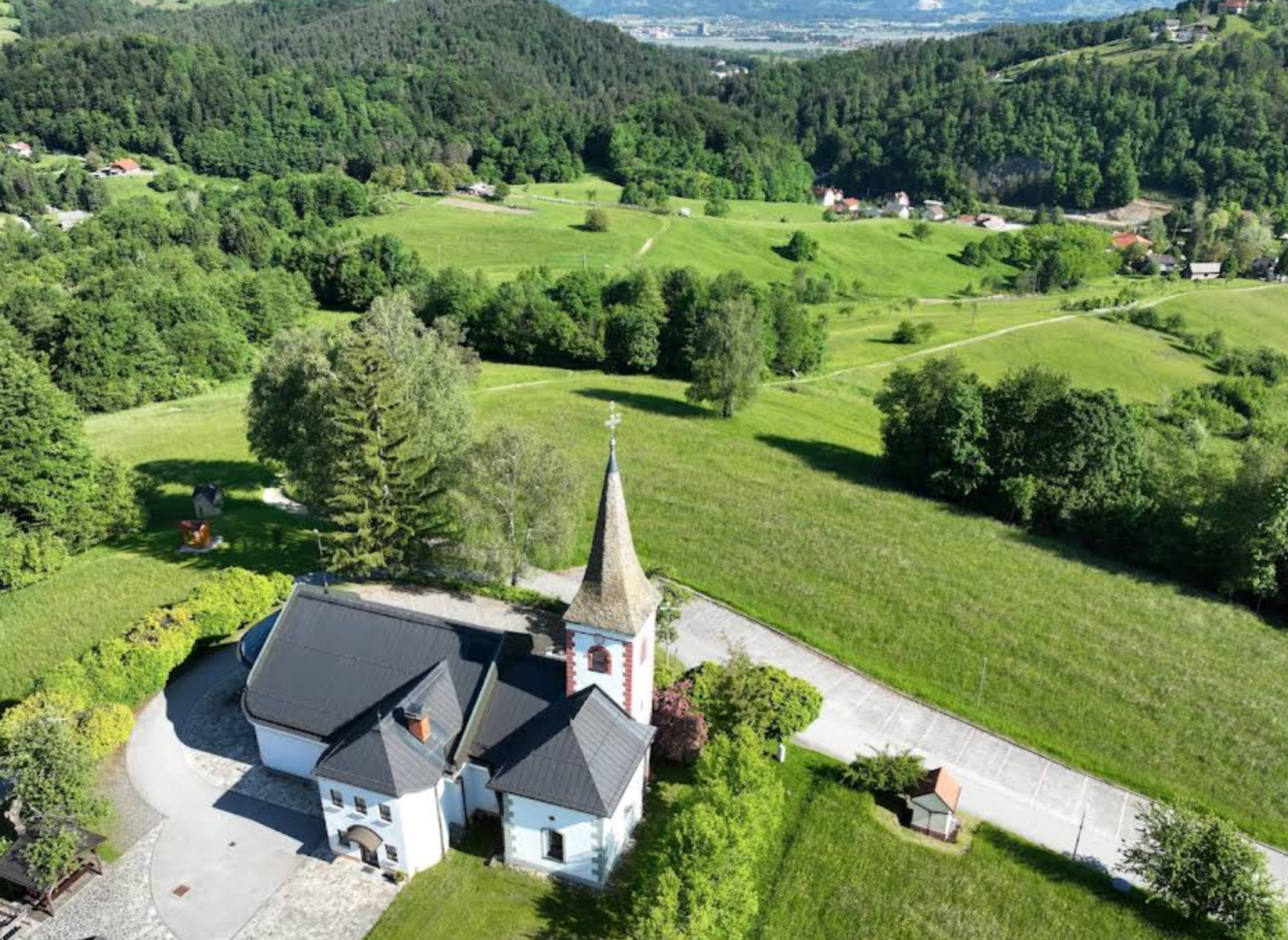 Loboje - Cerkev sv. Neže - Szent Ágnes-templom (Motnikarjev hrib, 369 m)