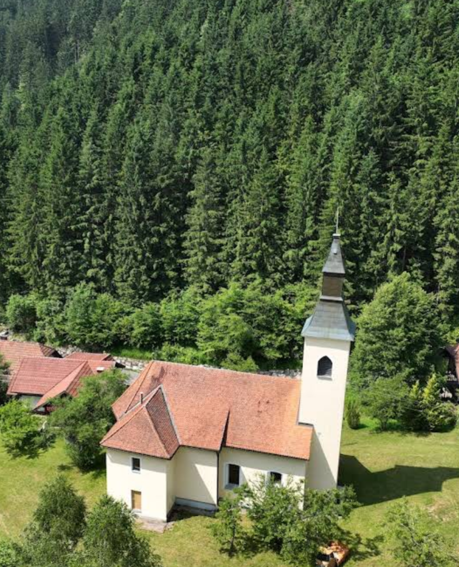 Planina - Cerkev sv. Miklavža - Szent Miklós-templom a Žep és a Krumpah patakok találkozásánál