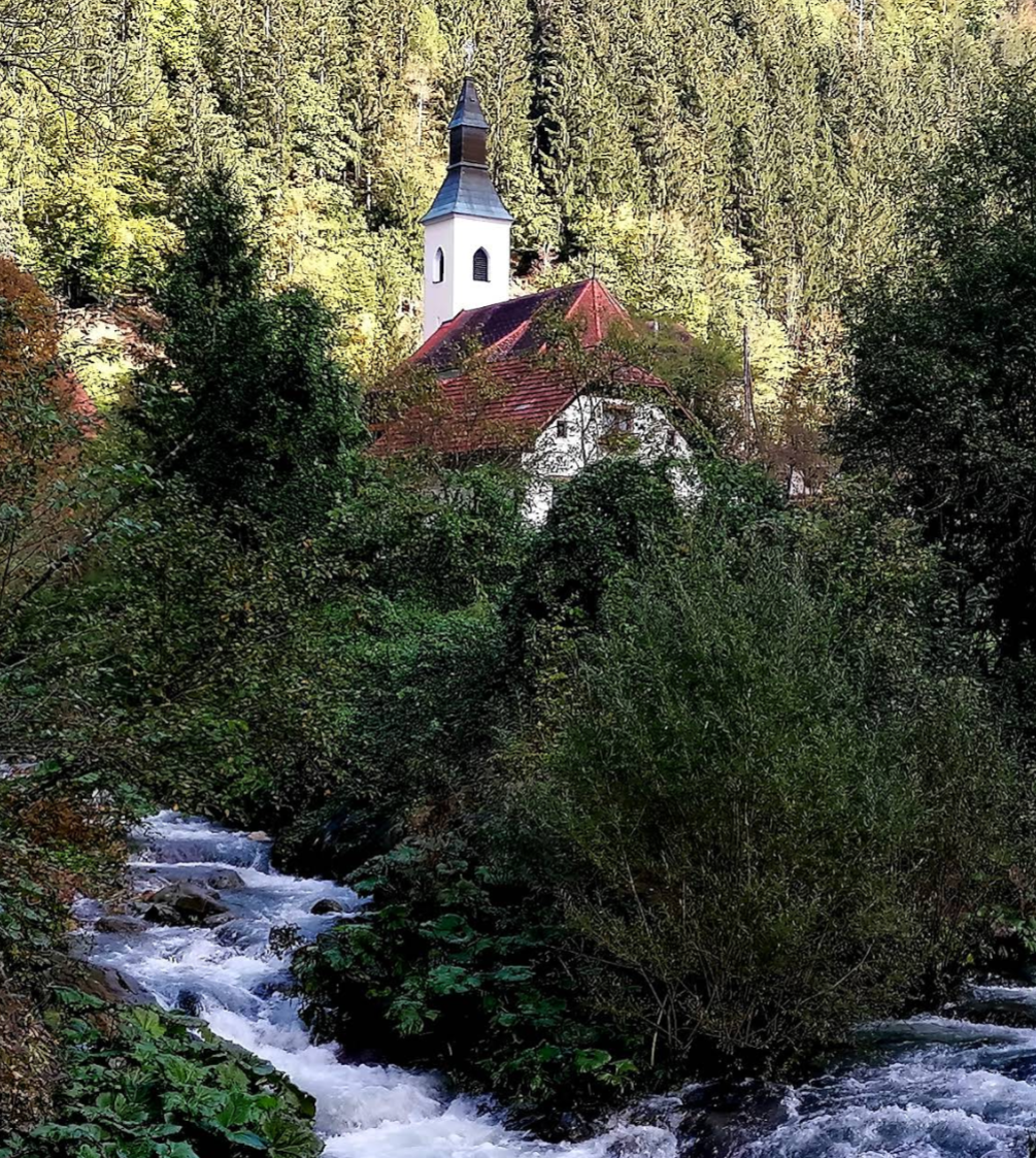 Planina - Cerkev sv. Miklavža - Szent Miklós-temploma Žep és a Krumpah patakok találkozásánál