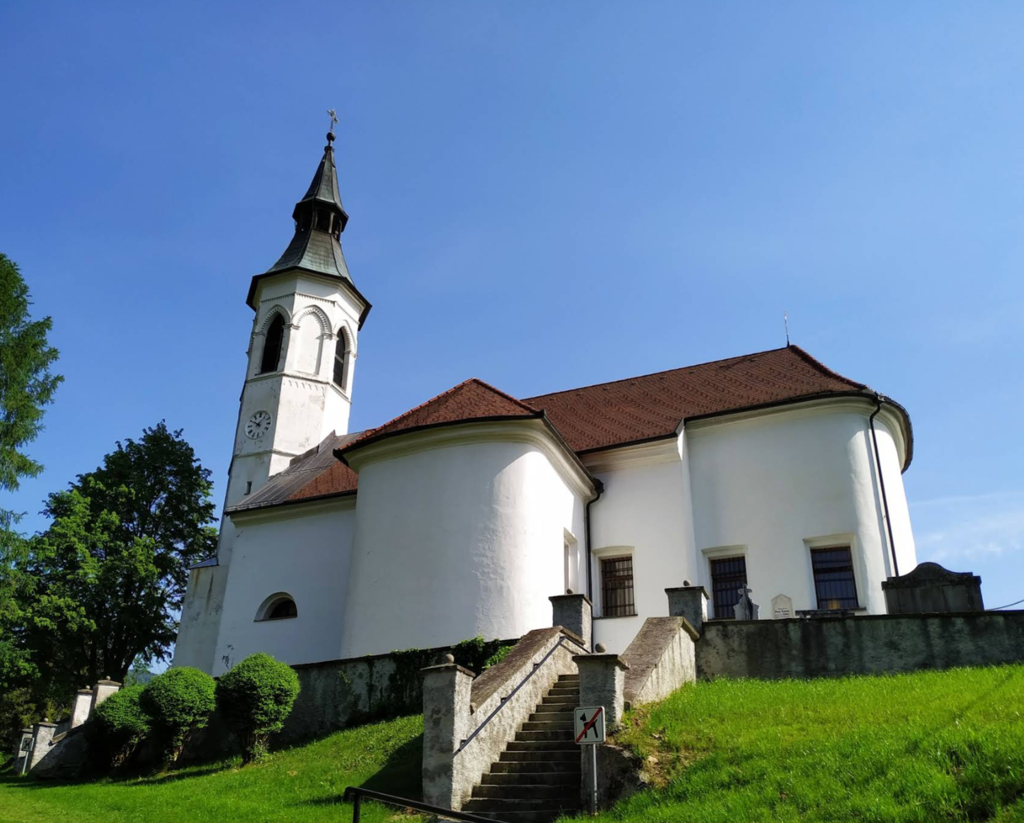 Ljubno ob Savinji - Cerkev Matere Božje v Rosulah - Rosulai Istenszülő-templom a temető mellett