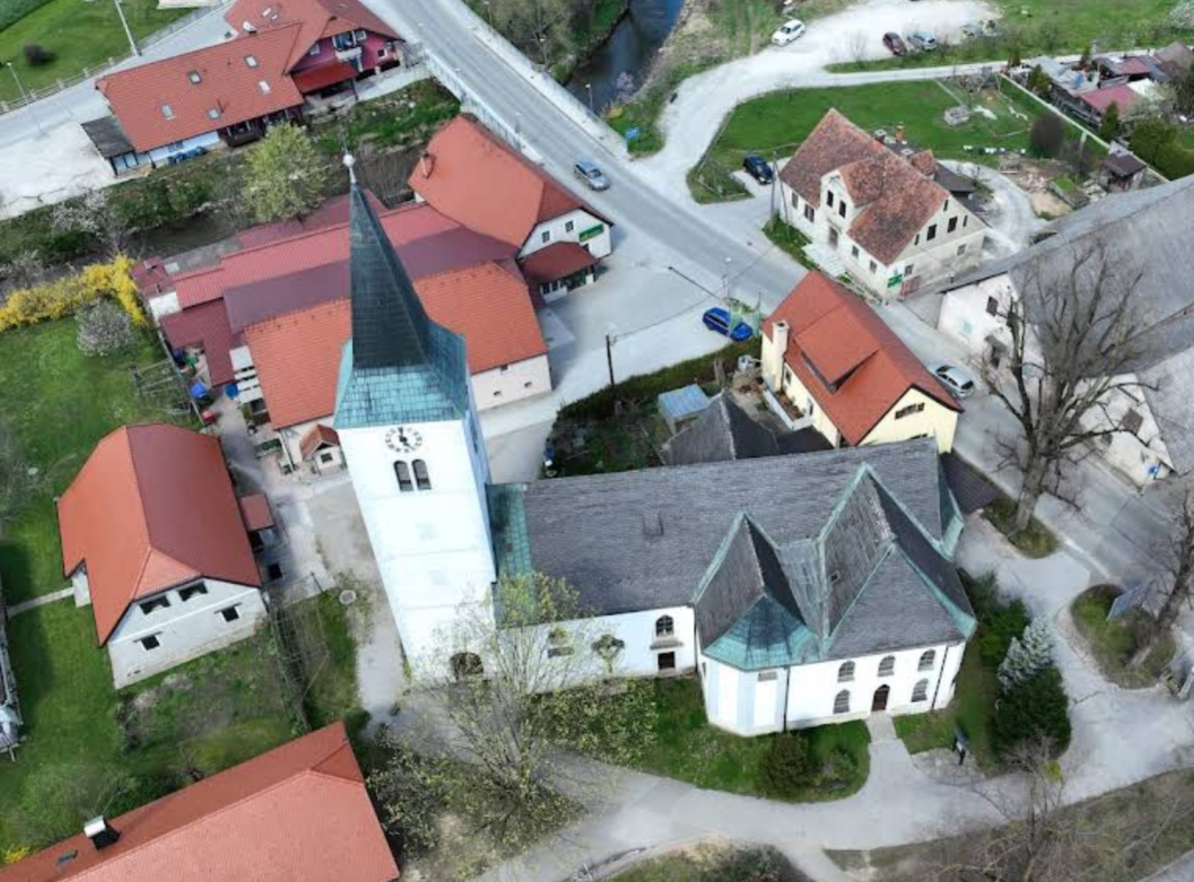 Loče - Župnijska cerkev sv. Duha - Szentlélek-plébániatemplom