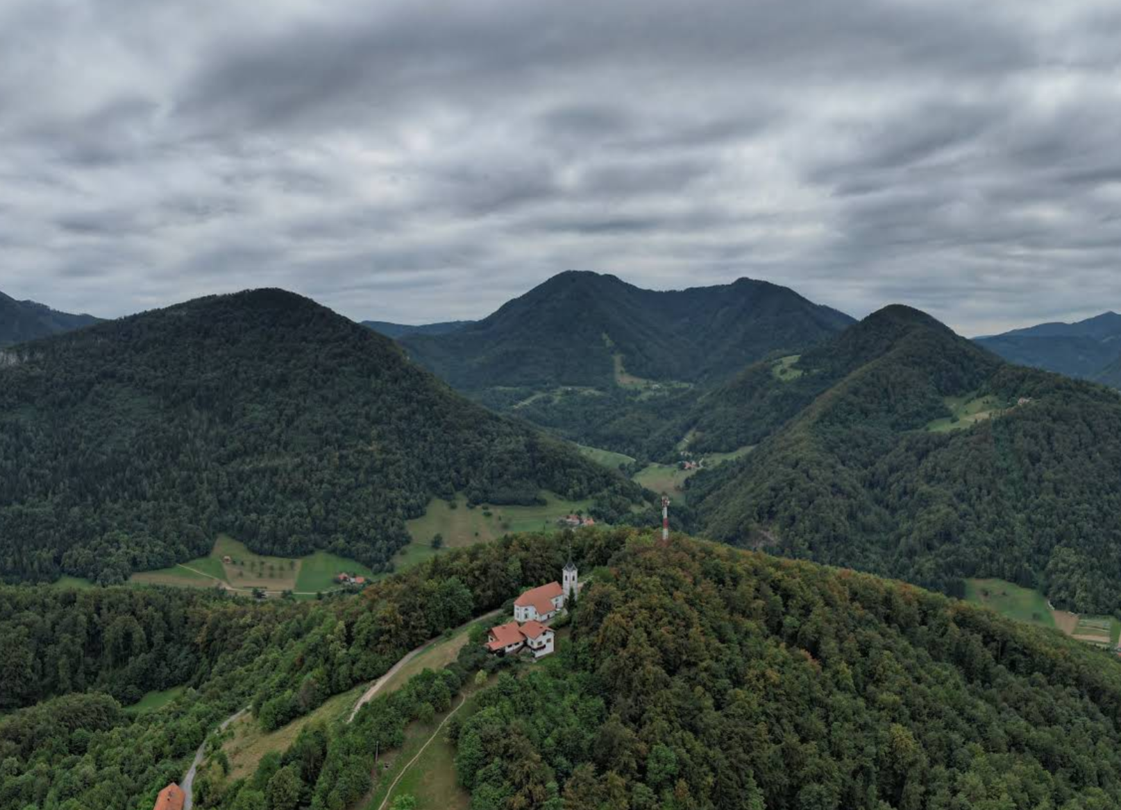 Matke - Cerkev sv. Marije Magdalene na Homu - Szent Mária Magdolna-templom a Hom-hegyen (605 m)