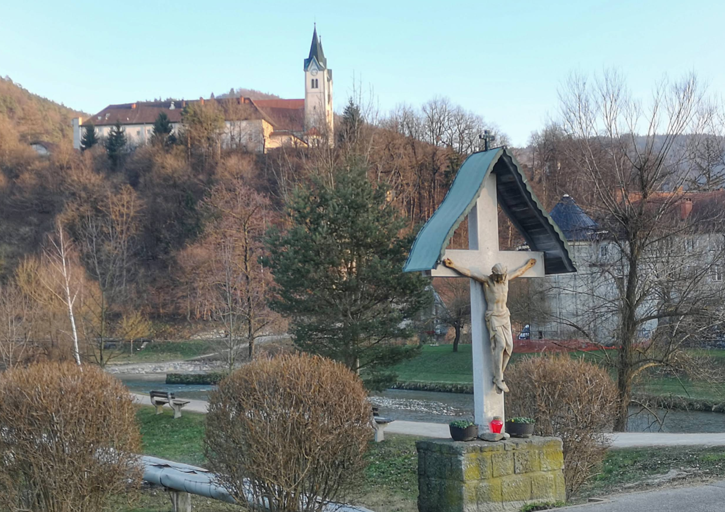Nazarje - Cerkev Marije iz Nazareta, Frančiškanski samostan - Názáreti Mária-kolostortemplom, ferences kolostor