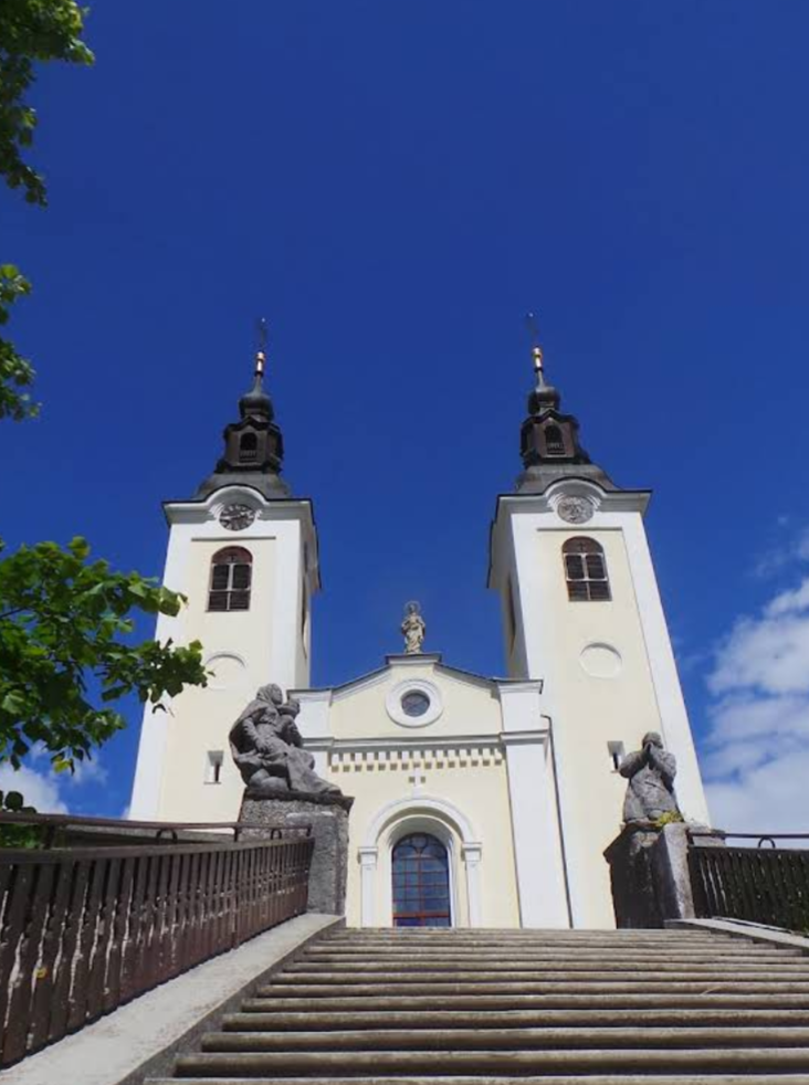 Nova Štifta pri Gornjem Gradu - Župnijska cerkev sv. Marije Zvezde - Csillagos Szűz Mária-plébániatemplom