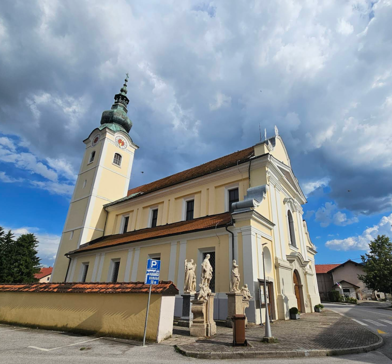 Petrovče - Župnijska cerkev Marijinega obiskanja - Sarlós Boldogasszony-plébániatemplom