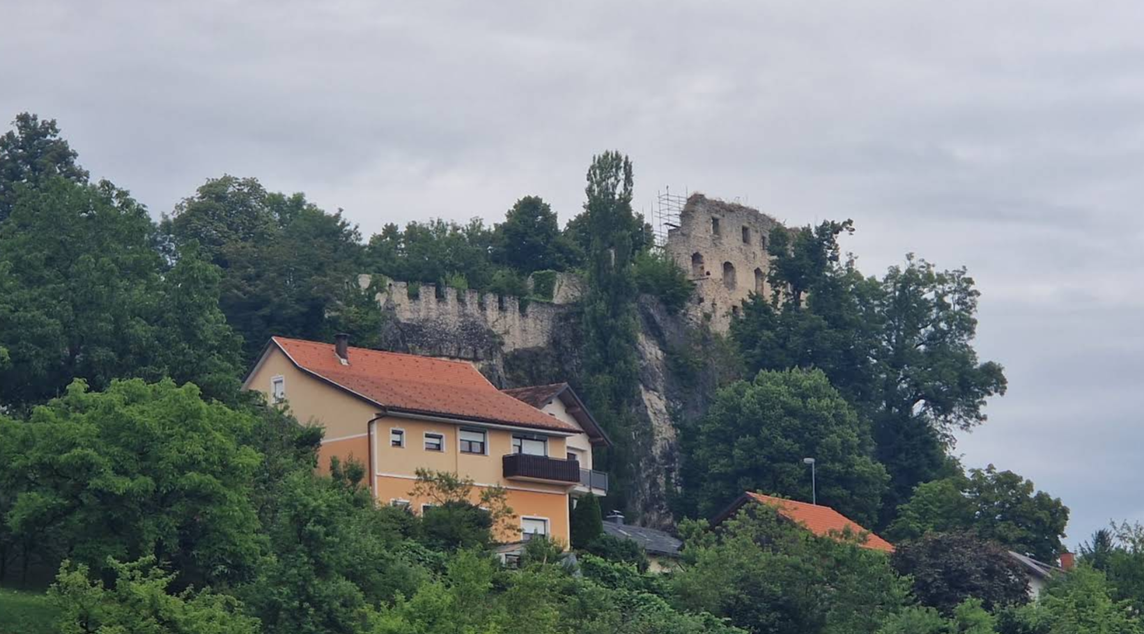 Planina pri Sevnici - Planinski grad - Planina vára