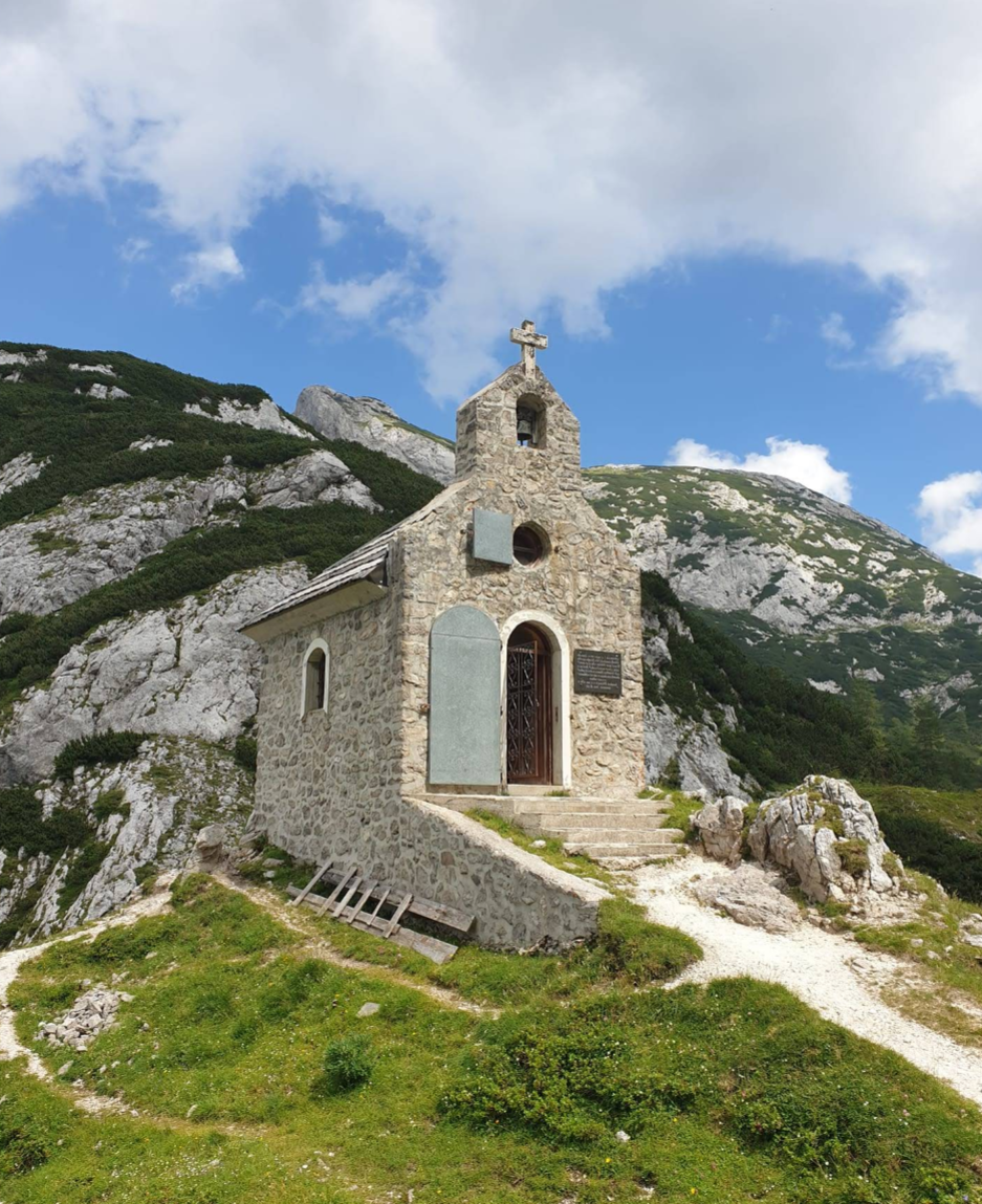 Podveža - Kapelica sv. Cirila in Metoda na Molički planini - Szent Cirill és Metód-kápolna