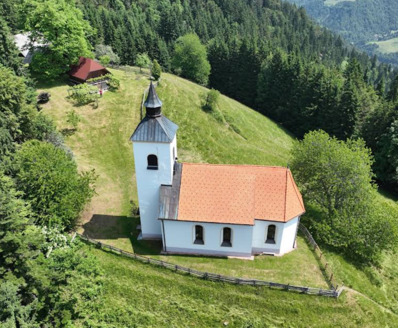 Primož pri Ljubnem - Cerkev sv. Primoža in Felicijana nad Ljubnim - Szent Primus és Felicián-plébániatemplom