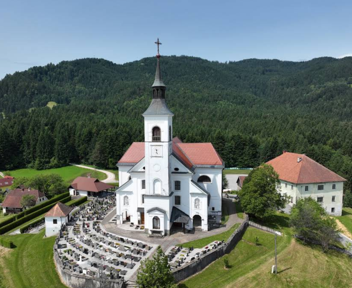 Radmirje - Župnijska cerkev sv. Frančiška Ksaverija - Xavéri Szent Ferenc-plébániatemplom