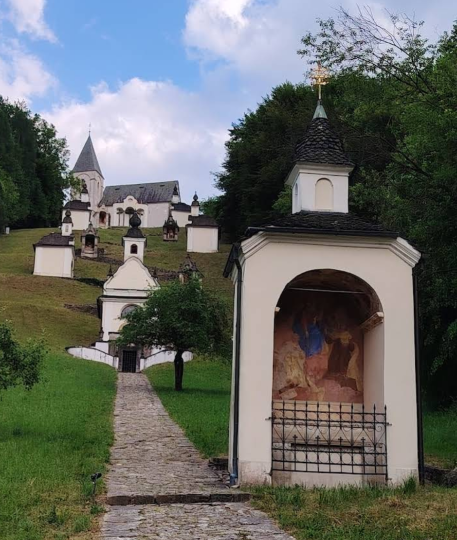 Šmarje pri Jelšah - Križev pot k Sv. Roku/Štirinajst baročnih božjepotnih kapelic - Szent Rókus templom keresztútja, 14 zarándokkápolna