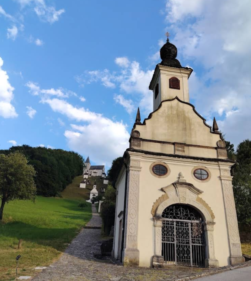 Šmarje pri Jelšah - Križev pot k Sv. Roku/Štirinajst baročnih božjepotnih kapelic - Szent Rókus templom keresztútja, 14 zarándokkápolna