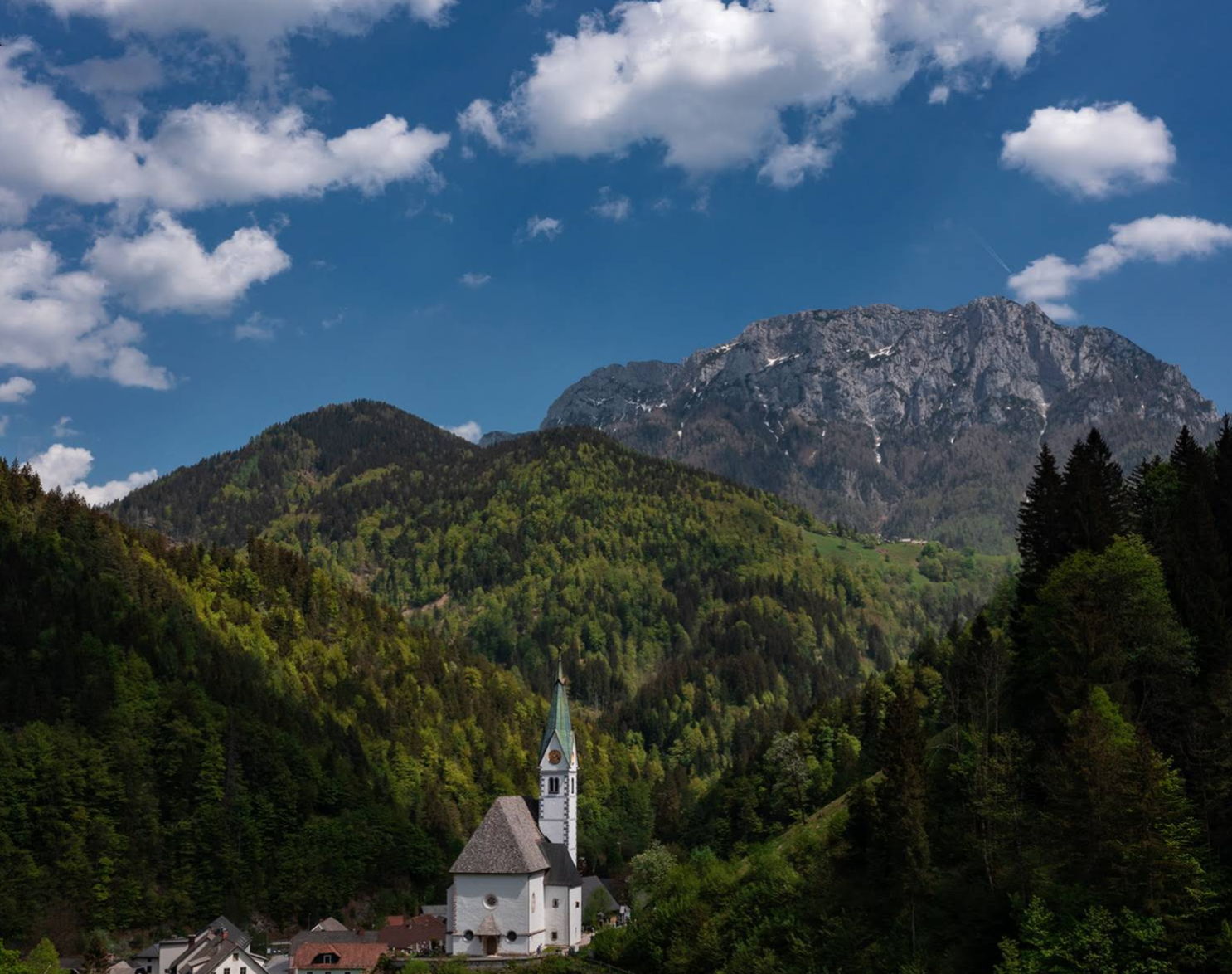 Solčava - Župnijska cerkev Marije Snežne - Havas Boldogasszony-plébániatemplom a temetőben
