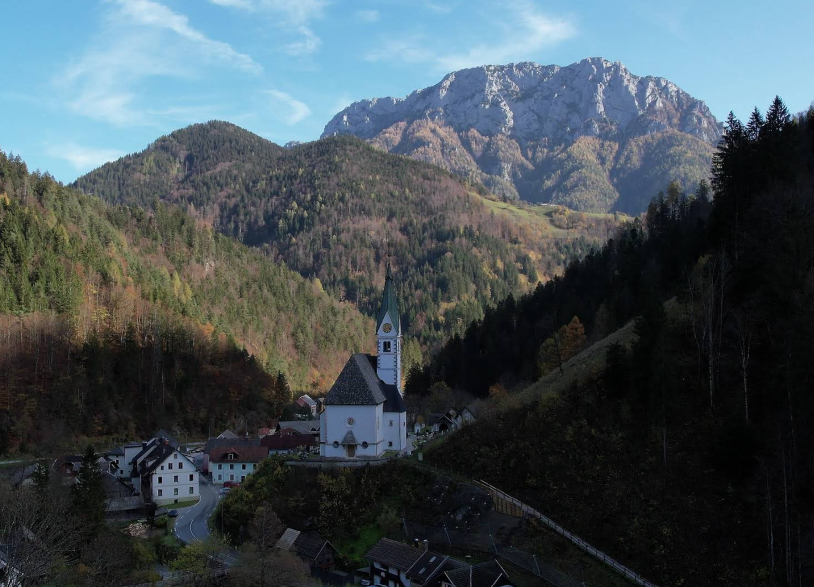 Solčava - Župnijska cerkev Marije Snežne - Havas Boldogasszony-plébániatemplom a temetőben