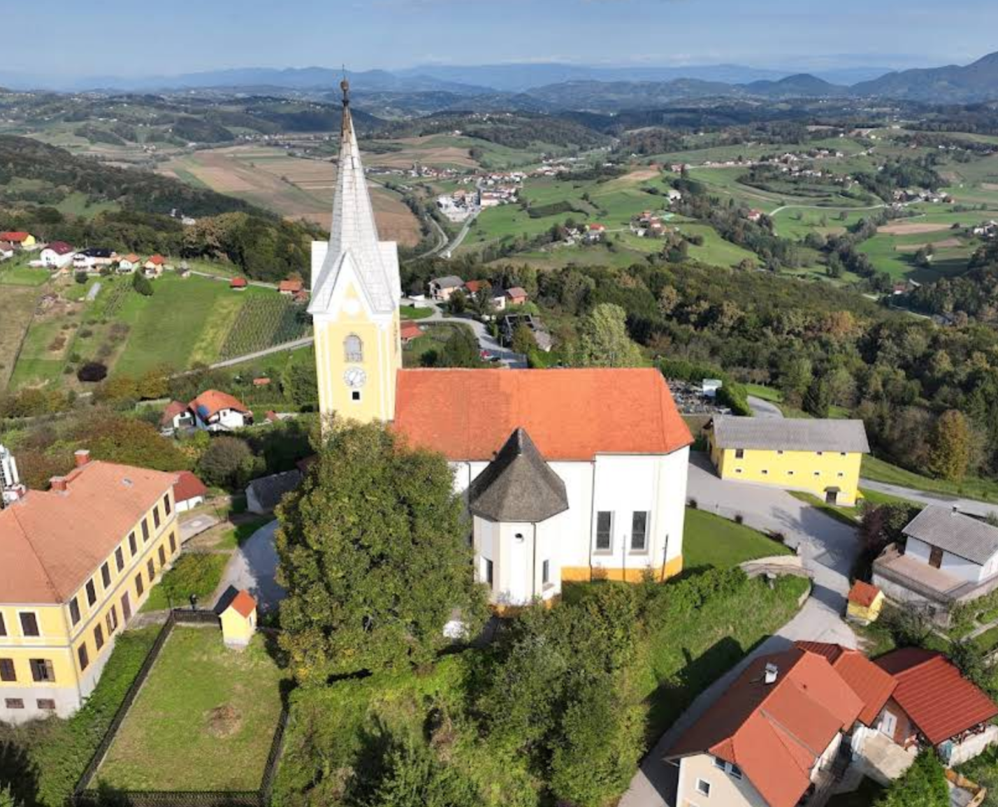 Sveta Ema - Župnijska cerkev sv. Eme Krške - Krškai Szent Emma-plébániatemplom
