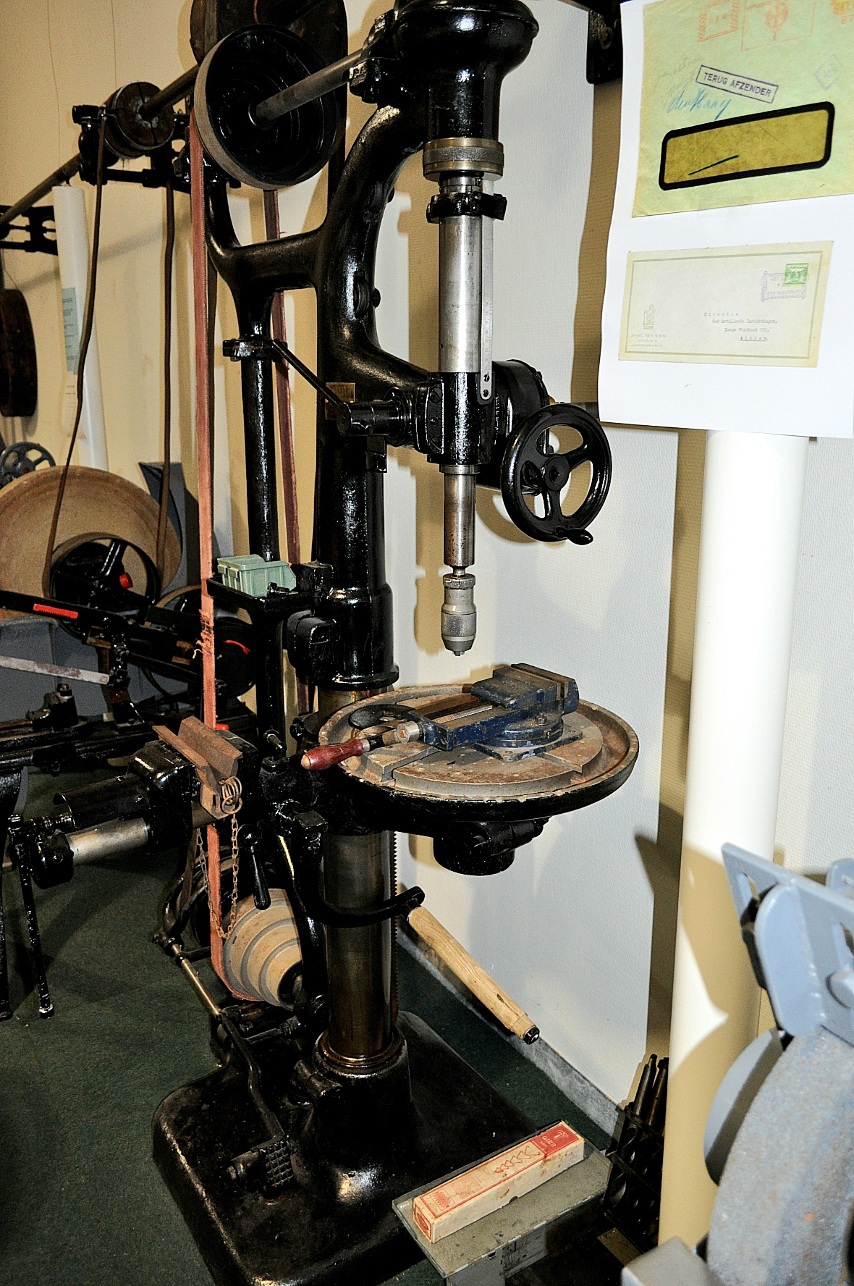 Slijpsteen draaiend in water.