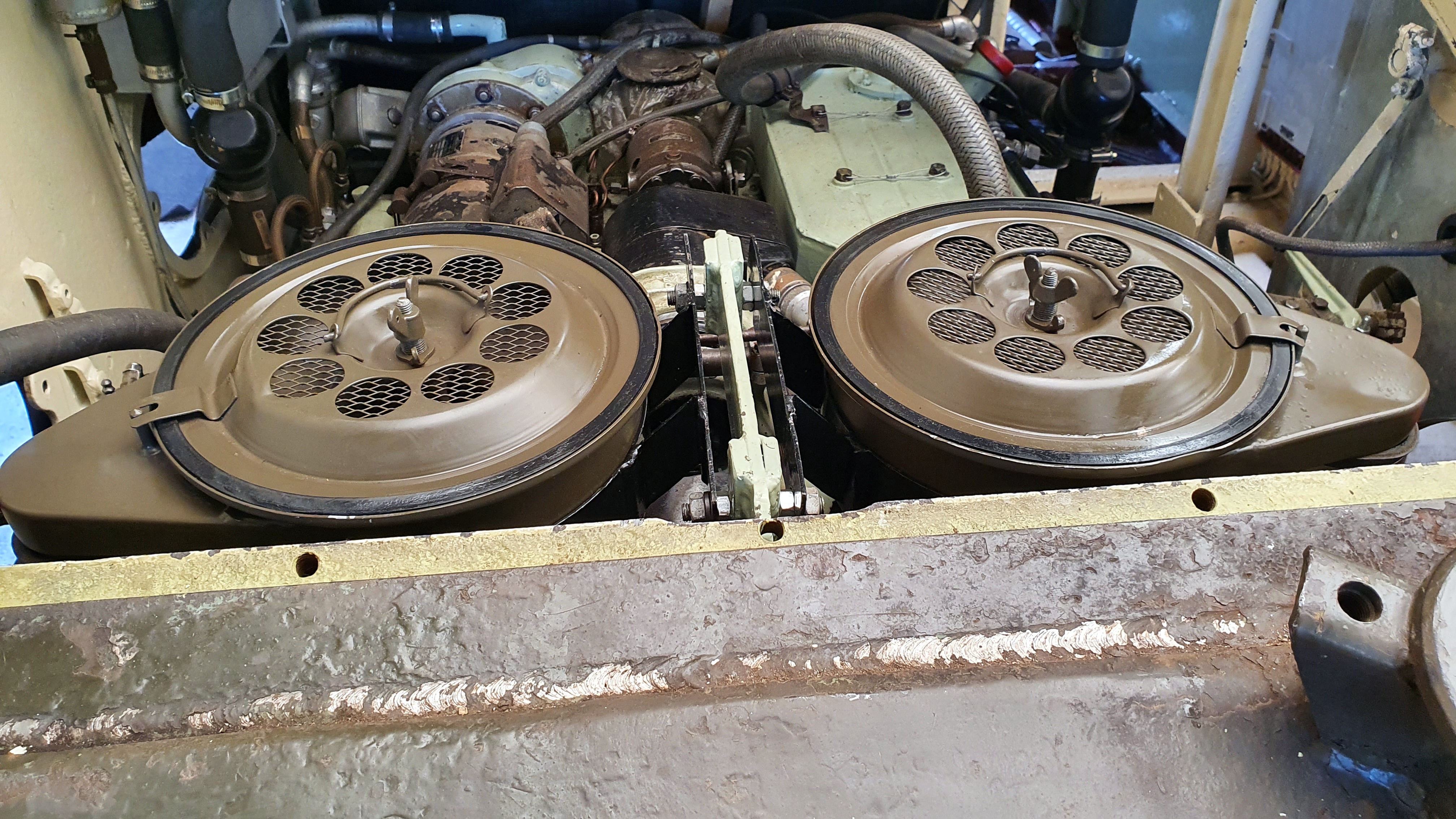 AMX-motor zonder oliekoelers, luchttunnel en ventilator in PRI