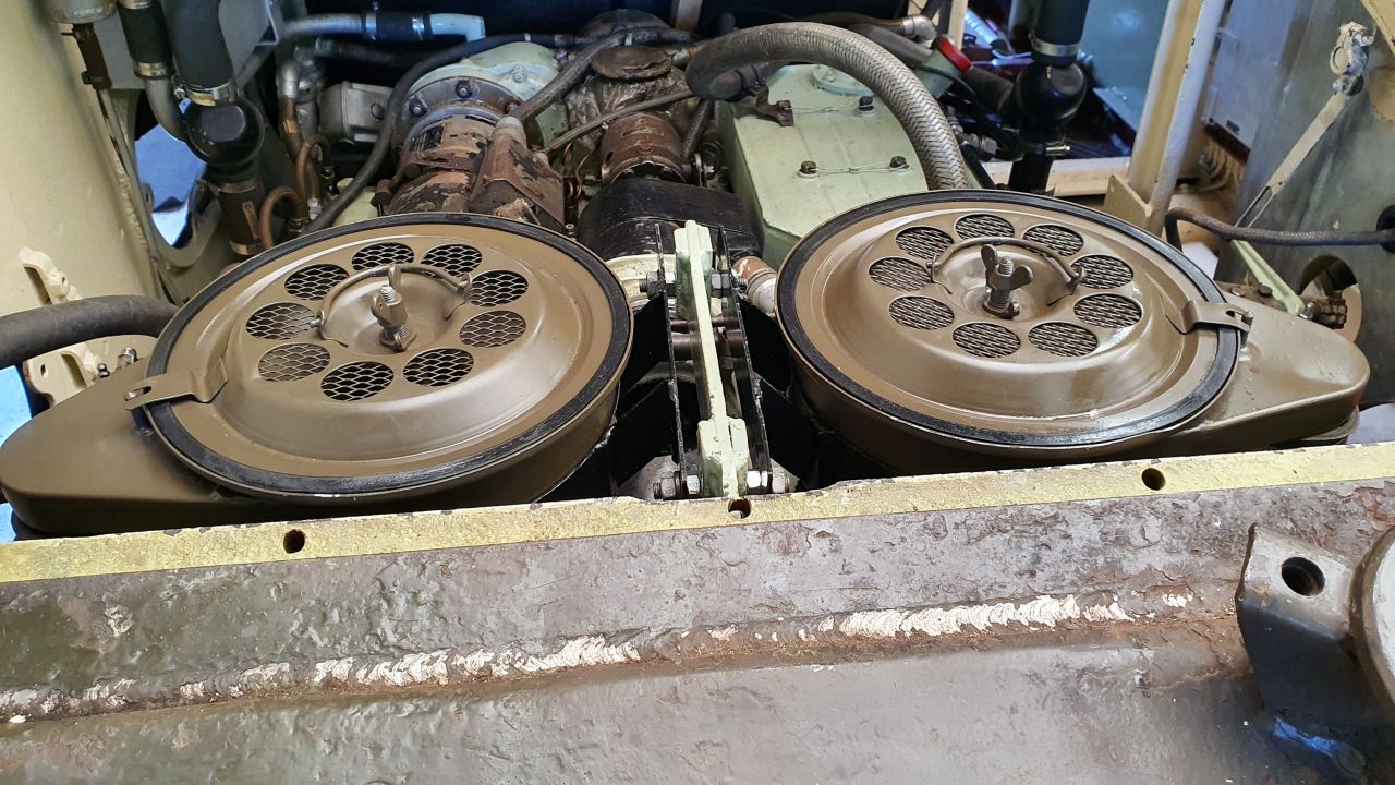 AMX-motor zonder oliekoelers, luchttunnel en ventilator in PRI