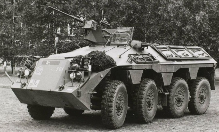 Pantserwielvoertuig infanterie YP 408