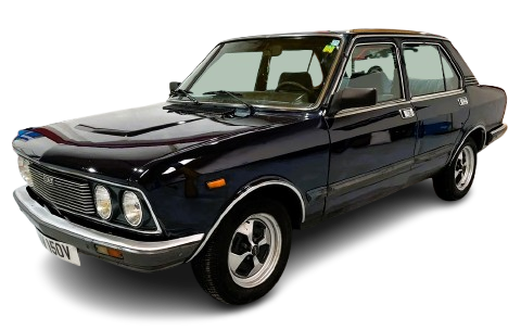 FIAT 132 personenauto uit 1980 met verhoging in motorkap voor de dieselmotor
