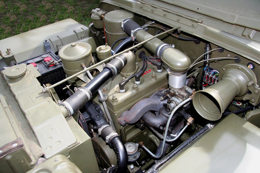 Motor in Willys MB jeep uit 1944