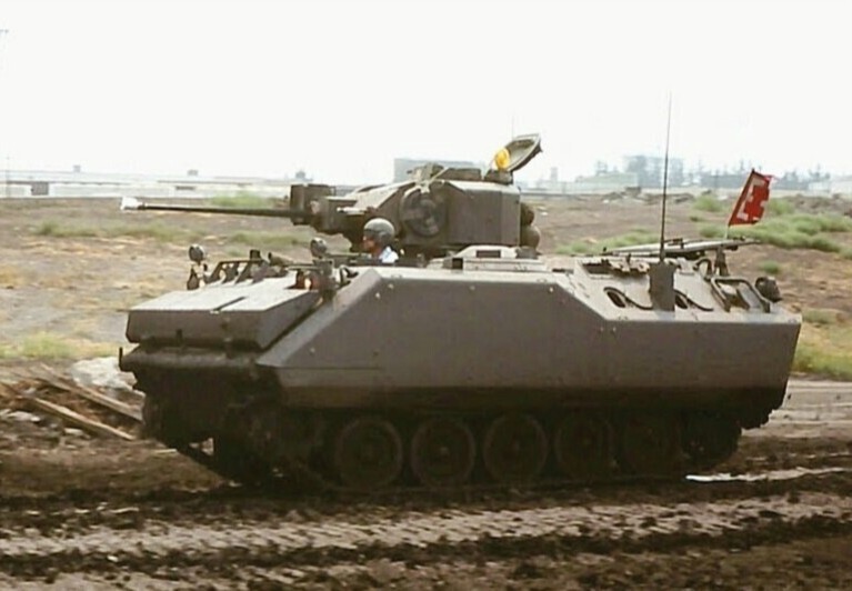 YPR 765 compleet met toren en kanon 25 mm Oerlikon