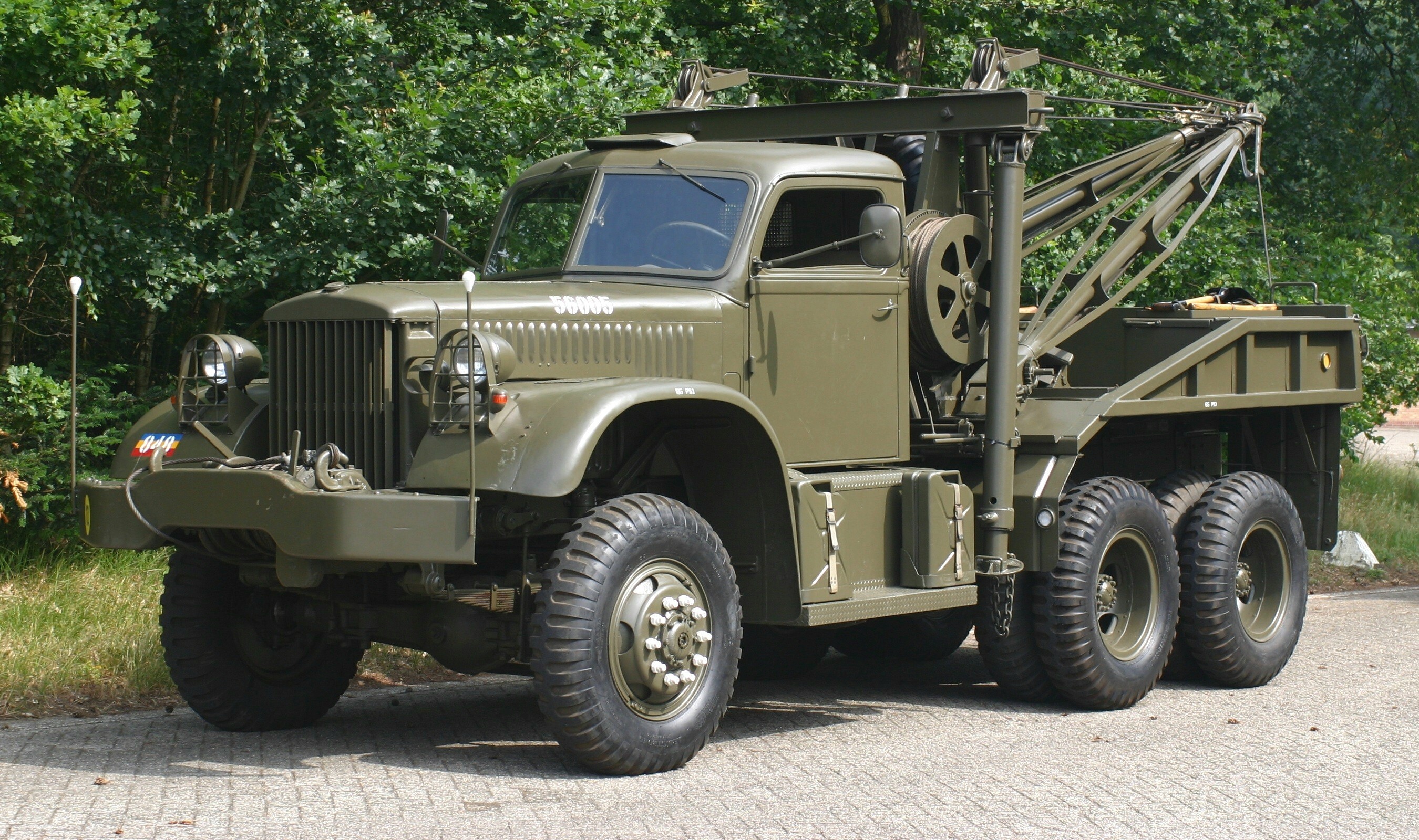 Diamond T 969A takelauto in loods V16