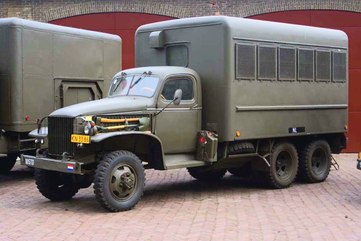 GMC CCKW 353 met gesloten opbouw voor loods V16