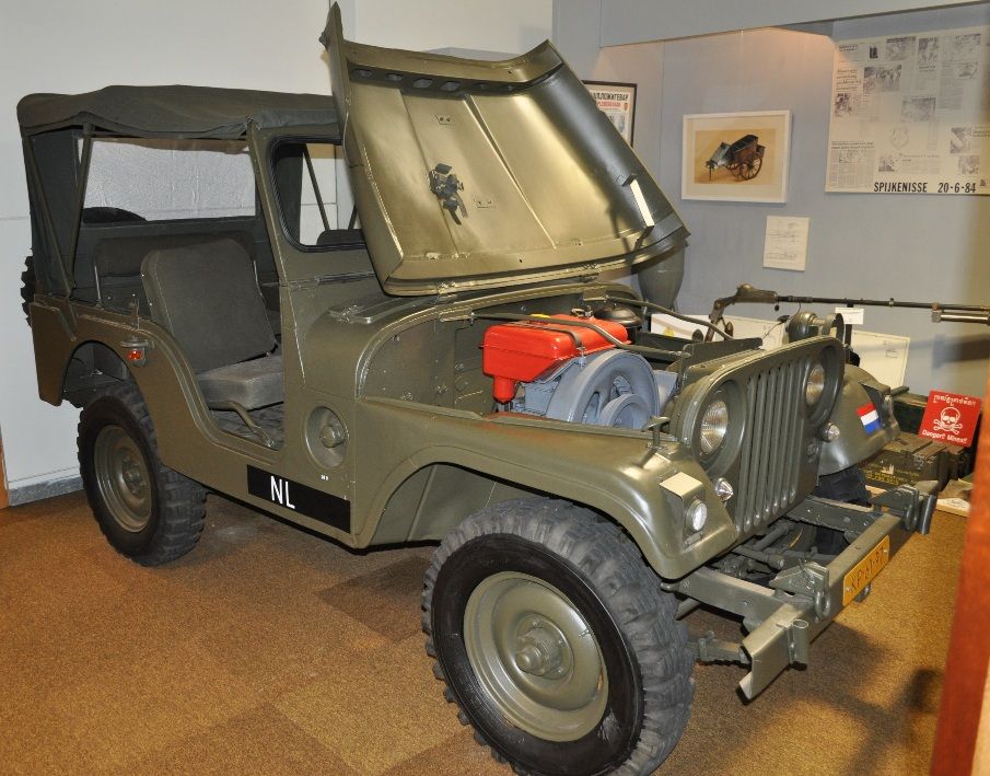 NEKAF jeep met Farymann dieselmotor