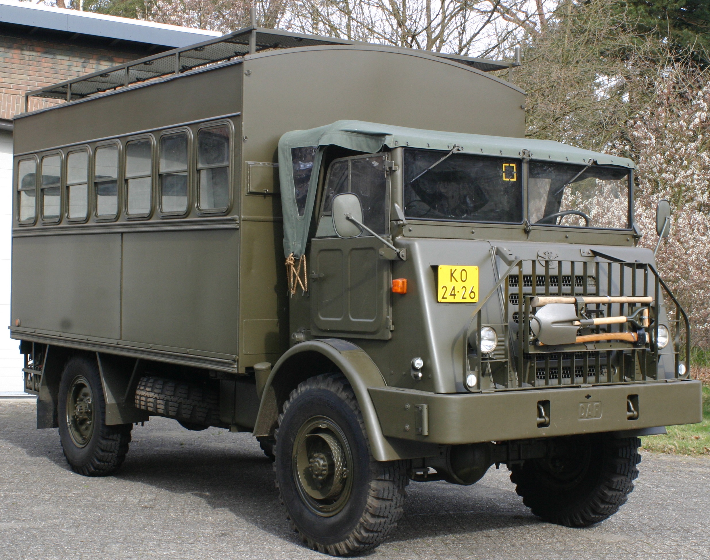 DAF YA 324 met gesloten opbouw in Kamp Nieuw Milligen
