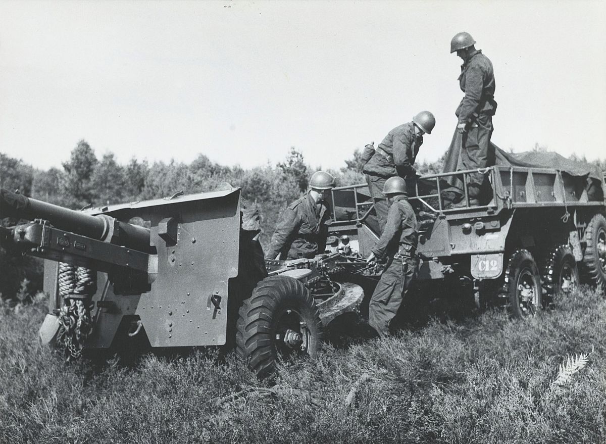 Rem en vooruitbrenginrichting kanon 25 ponder