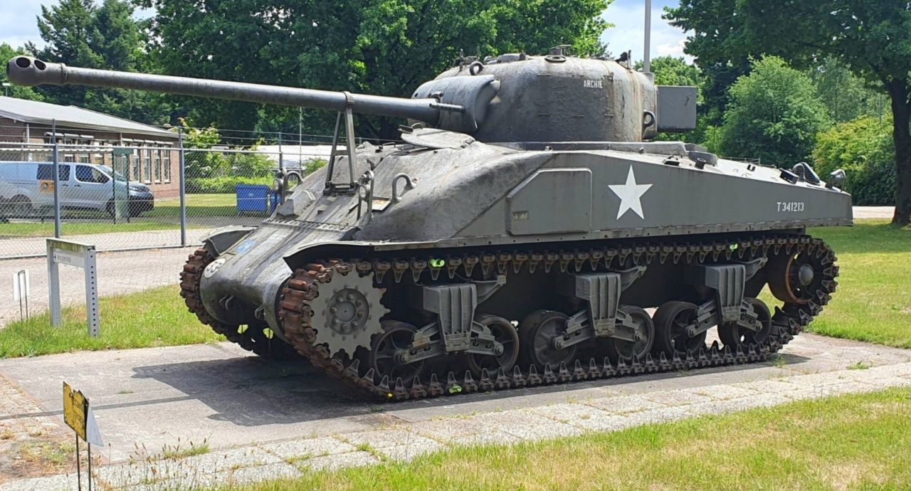 Sherman IC Hybrid Firefly als poortwachter