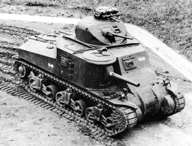 Sherman tanks over Waalbrug Nijmegen 21091944