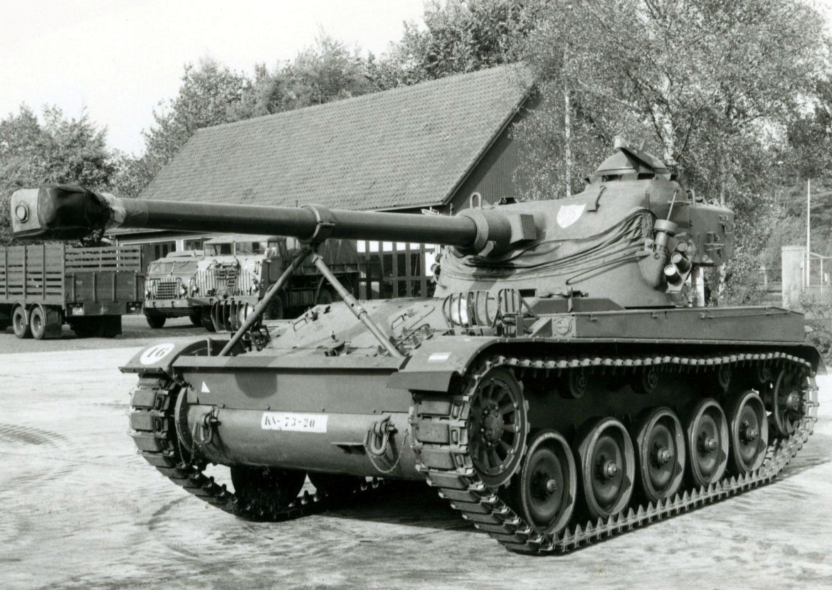 AMX 13 lichte tank 105 mm Nederlandsi